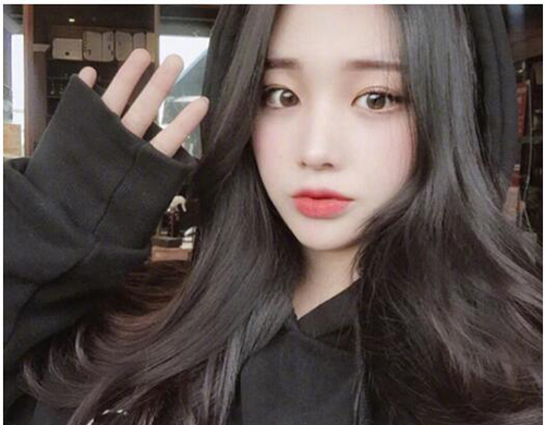 气质美女中分中长发发型