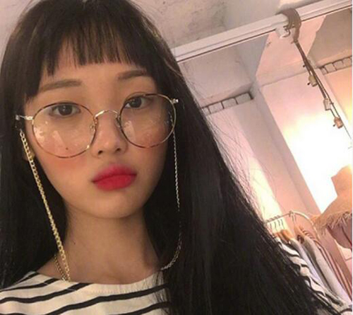 气质美女中分中长发发型