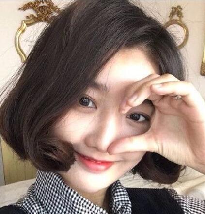 头发多女生适合的短发发型大全