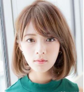 婴儿肥女生适合的瘦脸内扣烫发发型