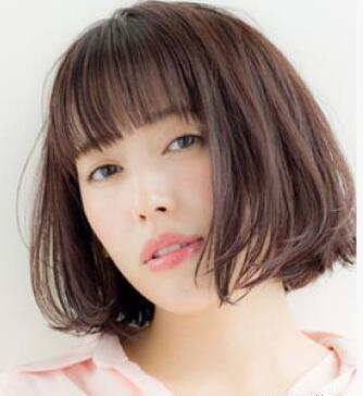 婴儿肥女生适合的瘦脸内扣烫发发型