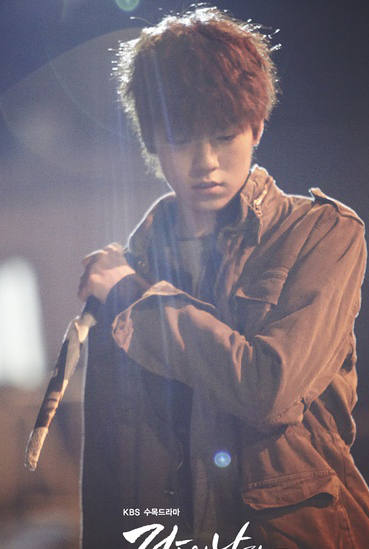 明星李玹雨发型 显得非常帅气时尚