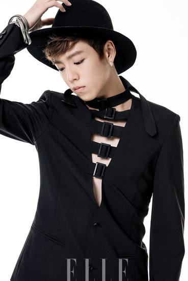 明星李玹雨发型 显得非常帅气时尚