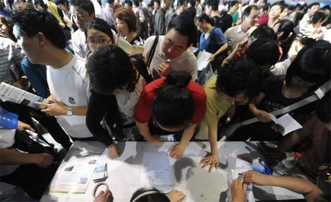 大学毕业即失业 不如让孩子考研究生 有重新选择的机会 