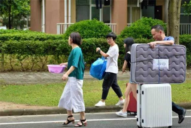 大学后不想回家怎么办 大学生为什么不想回家 