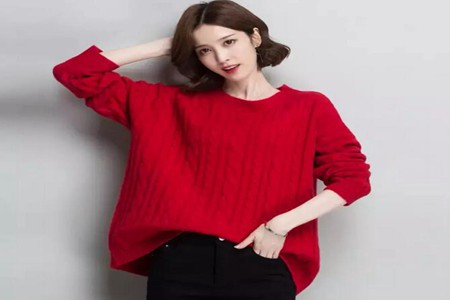 女人过年回家穿搭衣服？这几种喜庆色不会错