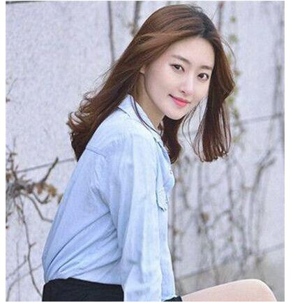 2023发型流行趋势女生长发烫发发型