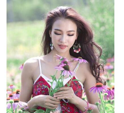 2023发型流行趋势女生长发烫发发型