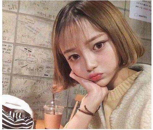 女孩子发量少适合的短发发型