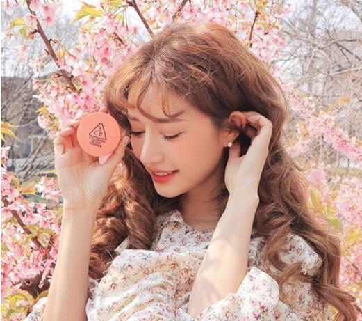 日系女生中长烫发发型图片2023
