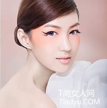 潮流女主角 四步变身卖萌女王