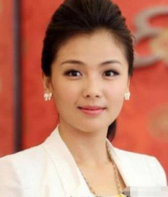 6款时尚大气职场长发发型扎法