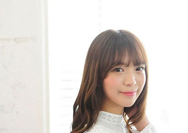 女生齐刘海发型 甜美减龄更瘦脸