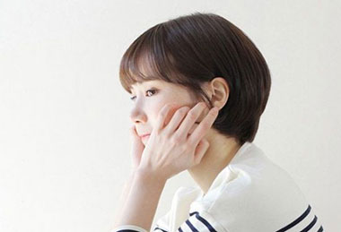 女生齐刘海发型 甜美减龄更瘦脸