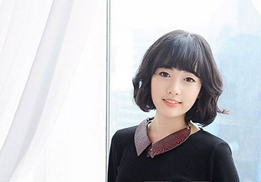 女生齐刘海发型 甜美减龄更瘦脸