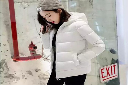 女性如何选择适合自己的棉服？那就穿掌握这4个细节