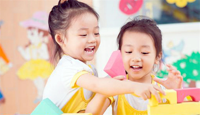 孩子上幼儿园穿这6类衣服 老师嘴上不说 心里却嫌弃得很 