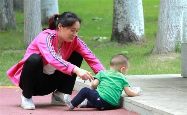 奶奶经常带孩子 孩子却不亲奶奶 这些原因你可能不知道 