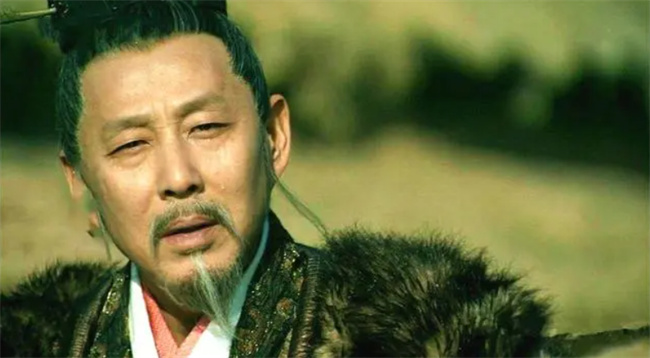 刘邦和项羽墓 一座傍山依水雄伟壮观 一座杂草丛生无人看守 