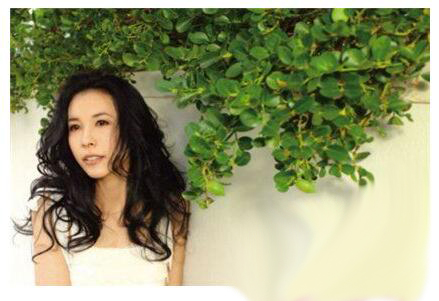 2023女生发型流行趋势莫文蔚百变长发发型