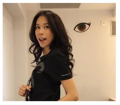 头发少适合烫发吗？推荐长发烫发发型