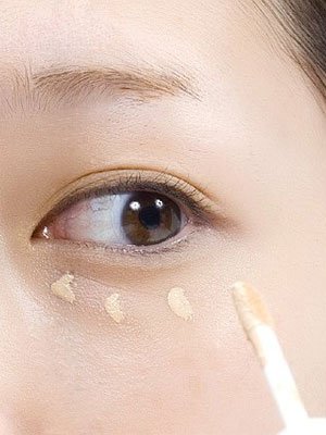 夏季轻薄透妆 4步完美遮瑕疵