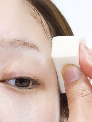夏季轻薄透妆 4步完美遮瑕疵