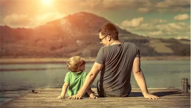 孩子缺少父爱如何补救 如何帮助缺乏父爱的孩子 