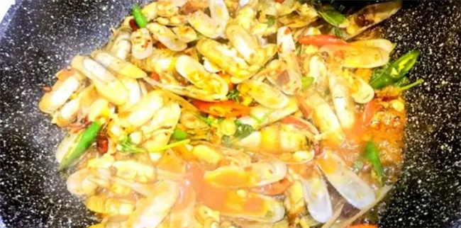 蛏子好吃有窍门 记住一点做出来的蛏子香辣多汁 鲜味十足 