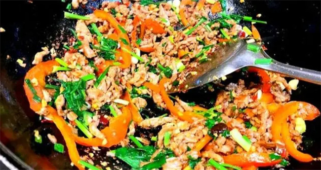 羊肉不要直接炒 教你一个正确炒羊肉技巧 羊肉鲜嫩无膻味 