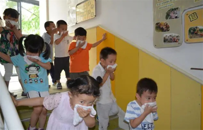 有孩子家庭要注意 教育孩子要重视逃生 关乎孩子生命安全 