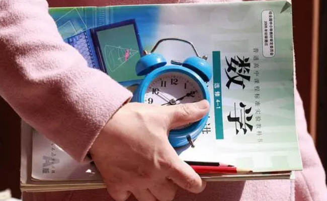 扩大化举报让老师选择躺平 应如何解决这一问题呢 