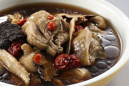 女性阳气虚黑眼圈重，温补阳气就吃羊肉四物汤