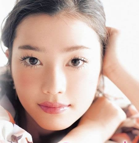 今夏热门5款唇色妆容 打造春夏迷人风采