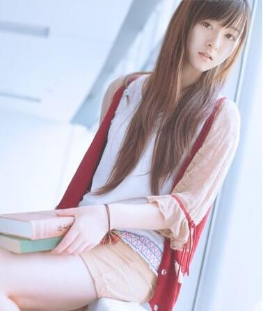 头发少脸长女生适合的发型