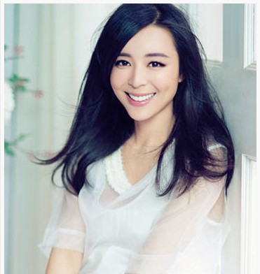 张静初恬淡美人清新发型