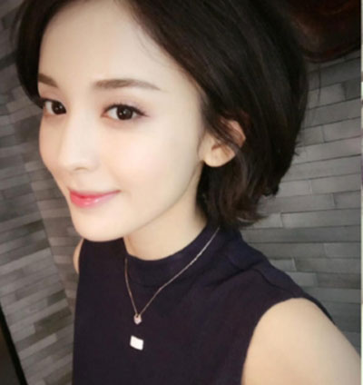 娜扎时尚短发发型 女生增气场的短发发型