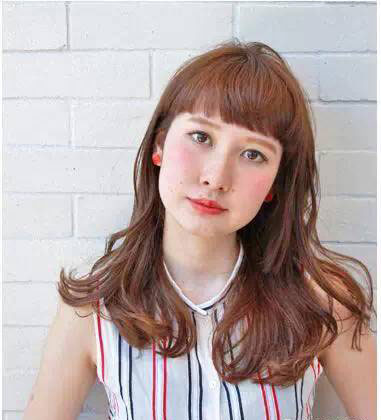 百搭款女生波浪卷发型 你hold住吗