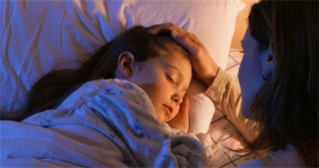 ​孩子不爱睡觉是什么原因 孩子从小到大都不爱睡觉 