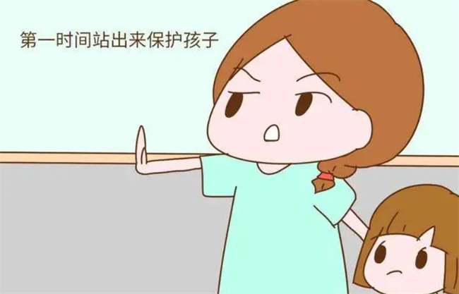 3岁宝宝被妈妈放进老虎笼子 宝妈这样教育孩子真有用么 