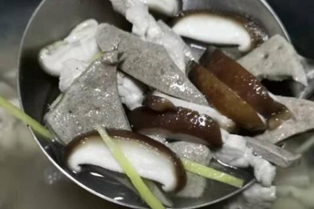 猪肝怎么煮好吃又嫩？猪肝肉片汤的家常做法