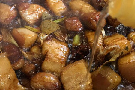 红烧肉怎么做简单又好吃？红烧肉的家常做法肥而不腻入口即化