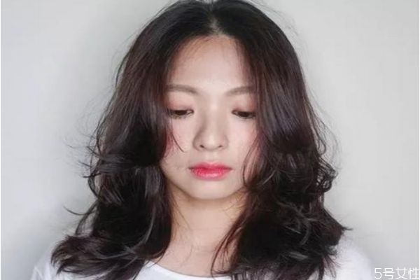 适合圆脸的长发发型有哪些 内扣发型适合什么脸型