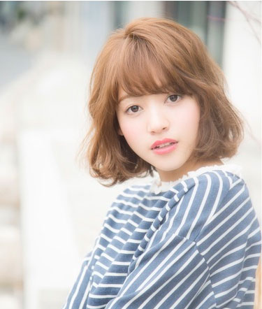 宽脸女生适合的发型 中分+卷翘宽脸秒变瘦