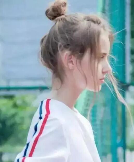 最新减龄流行的学生发型 让你嫩回20岁少女