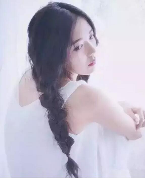 最新减龄流行的学生发型 让你嫩回20岁少女
