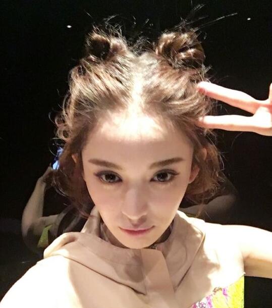 古力娜扎好看又时髦的丸子头发型合集