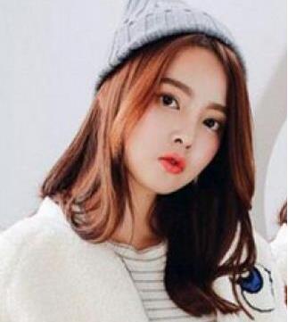 今年流行女生韩式中长微卷发型