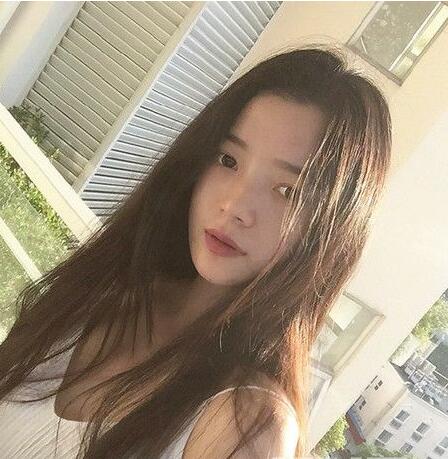 女生最新超美气质中分长发发型大全