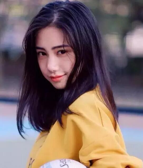 最新减龄流行的学生发型 让你嫩回20岁少女